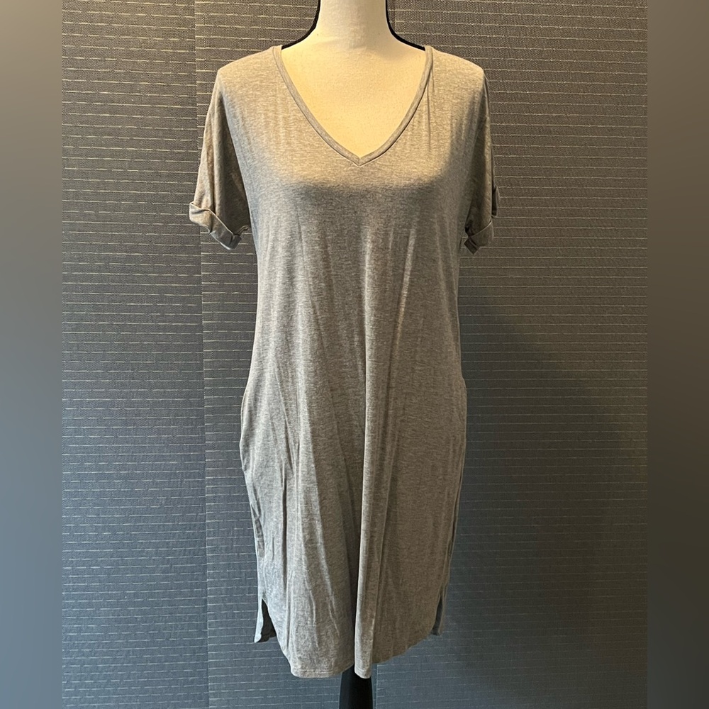 Rohb by Joyce Azria V-Neck T-Shirt Dress